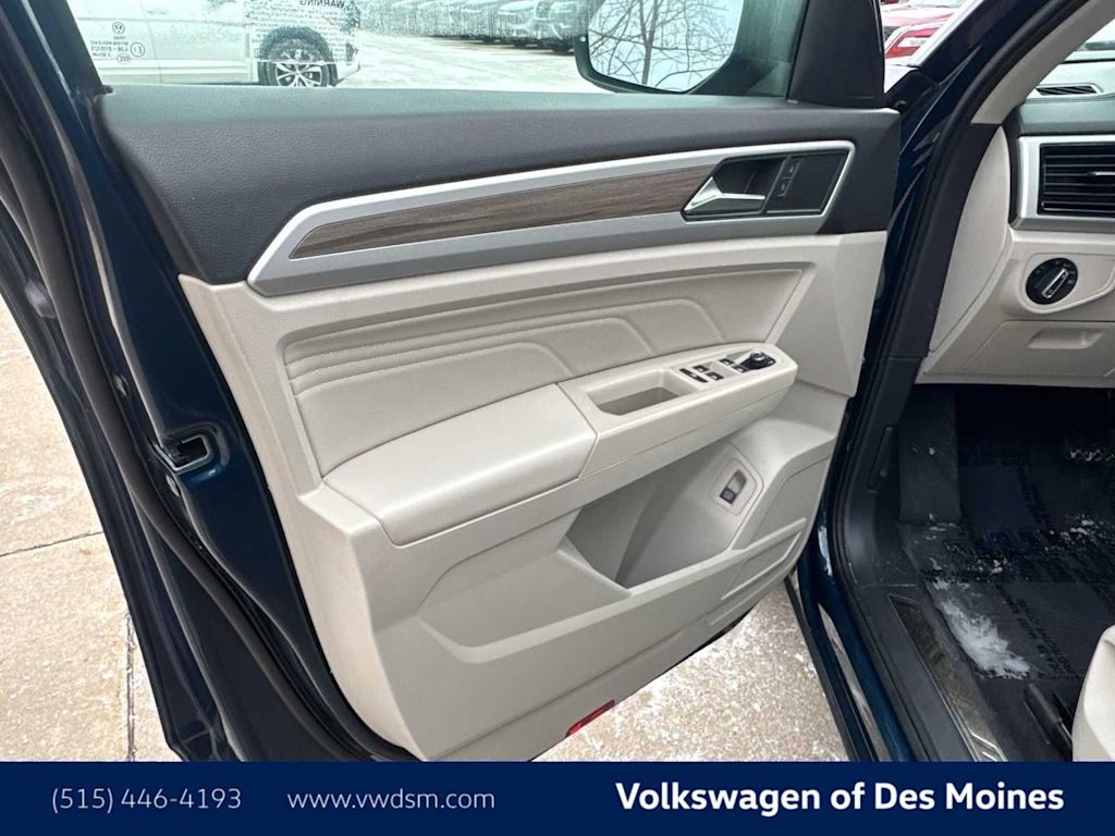 Thumbnail: 2021 Volkswagen Atlas - 23