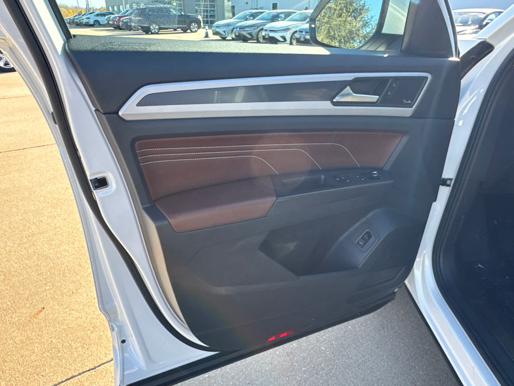 Thumbnail: 2022 Volkswagen Atlas - 22