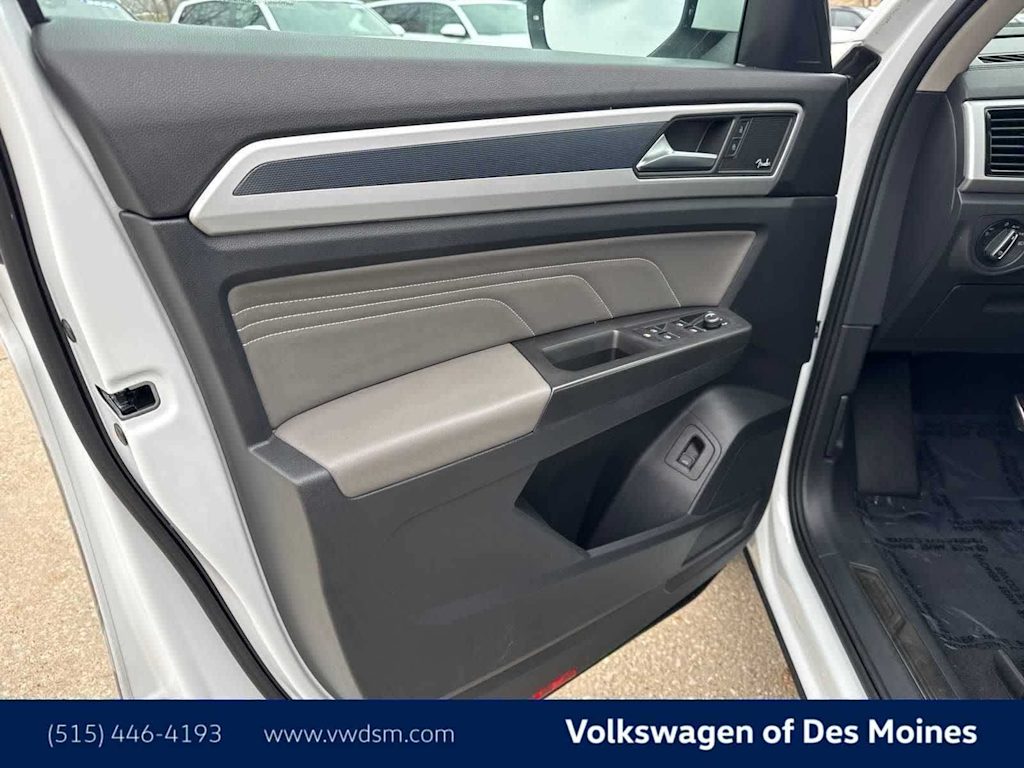 Thumbnail: 2023 Volkswagen Atlas - 22