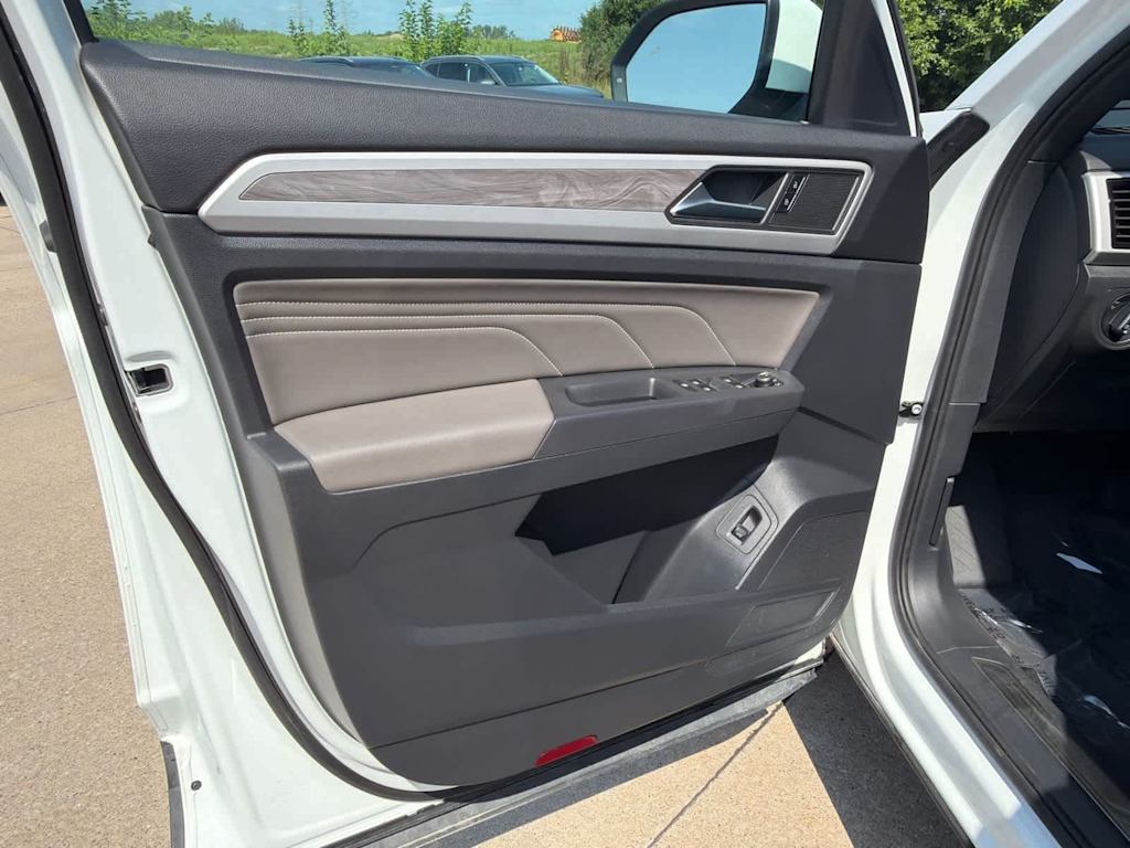 Thumbnail: 2023 Volkswagen Atlas - 22