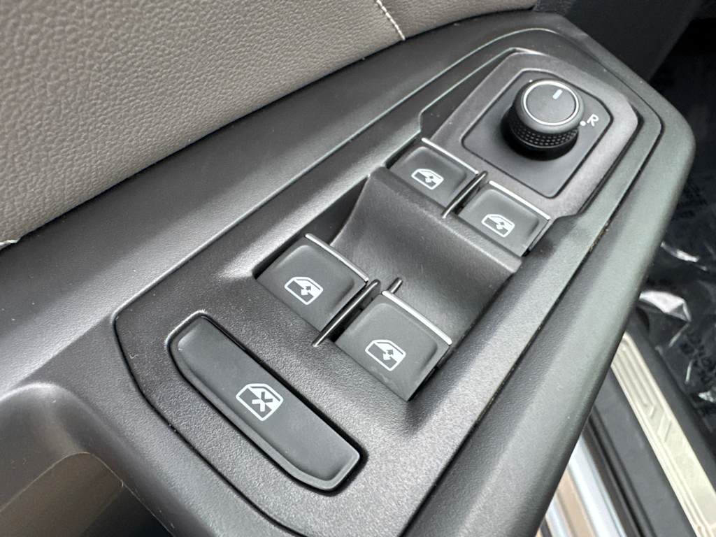 Thumbnail: 2022 Volkswagen Atlas - 24