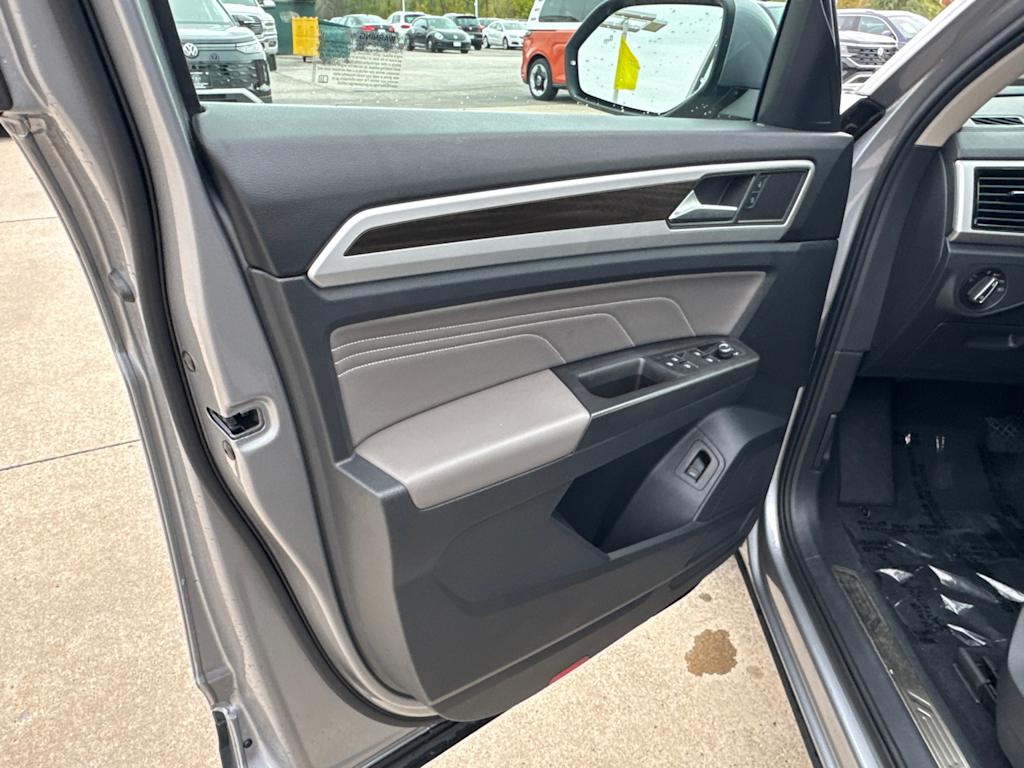 Thumbnail: 2022 Volkswagen Atlas - 23