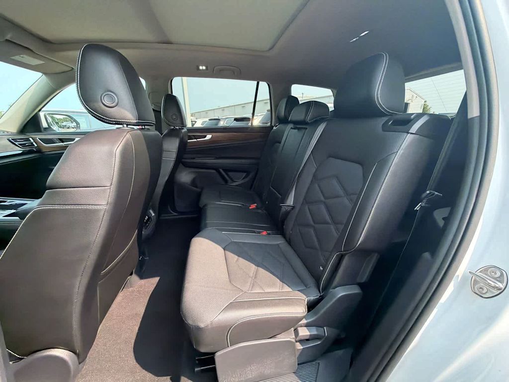 2024 Volkswagen Atlas SE w/Tech - Photo 13