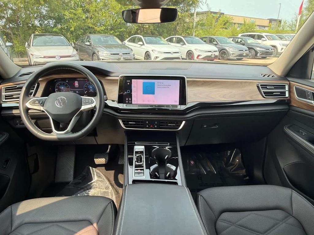 2024 Volkswagen Atlas SE w/Tech - Photo 10