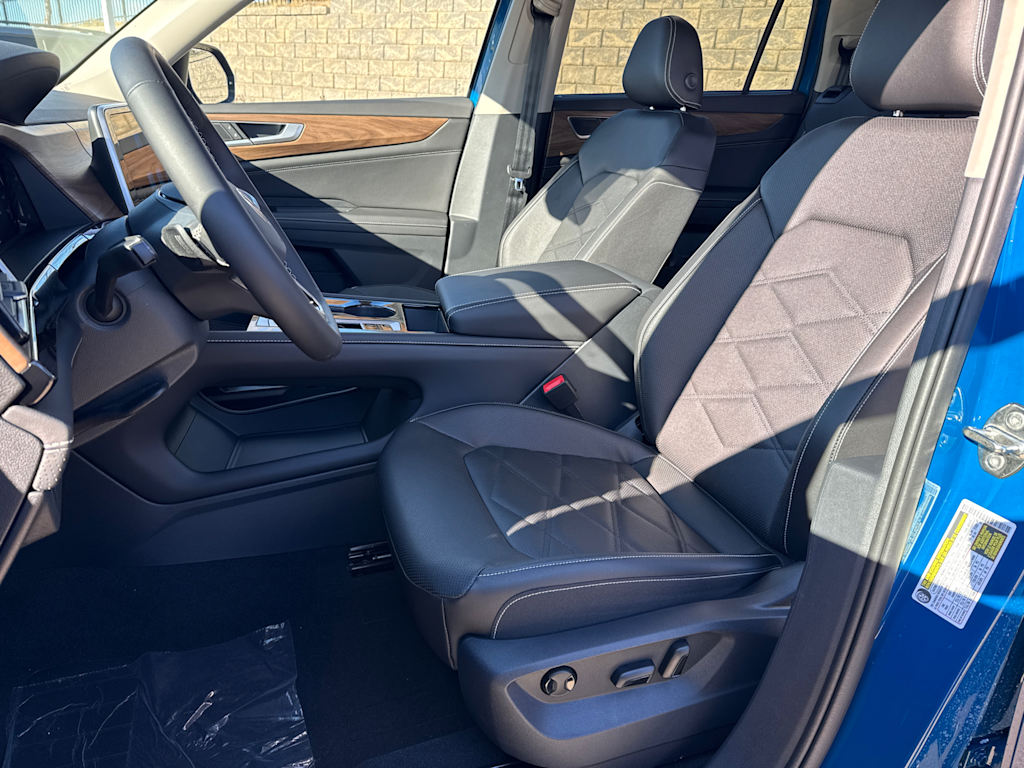 2025 Volkswagen Atlas SE 11