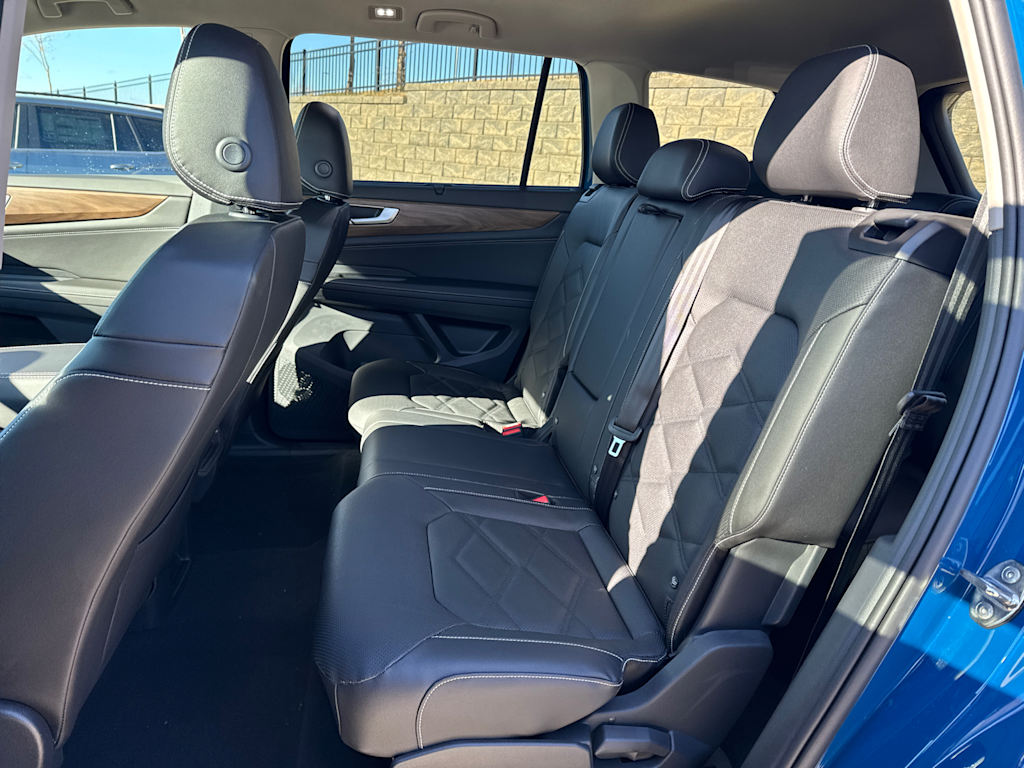 2025 Volkswagen Atlas SE 13