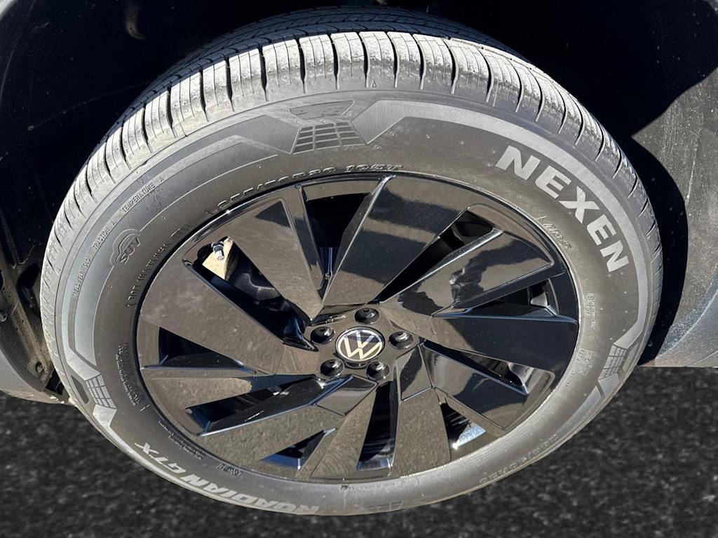 2025 Volkswagen Atlas SE 8