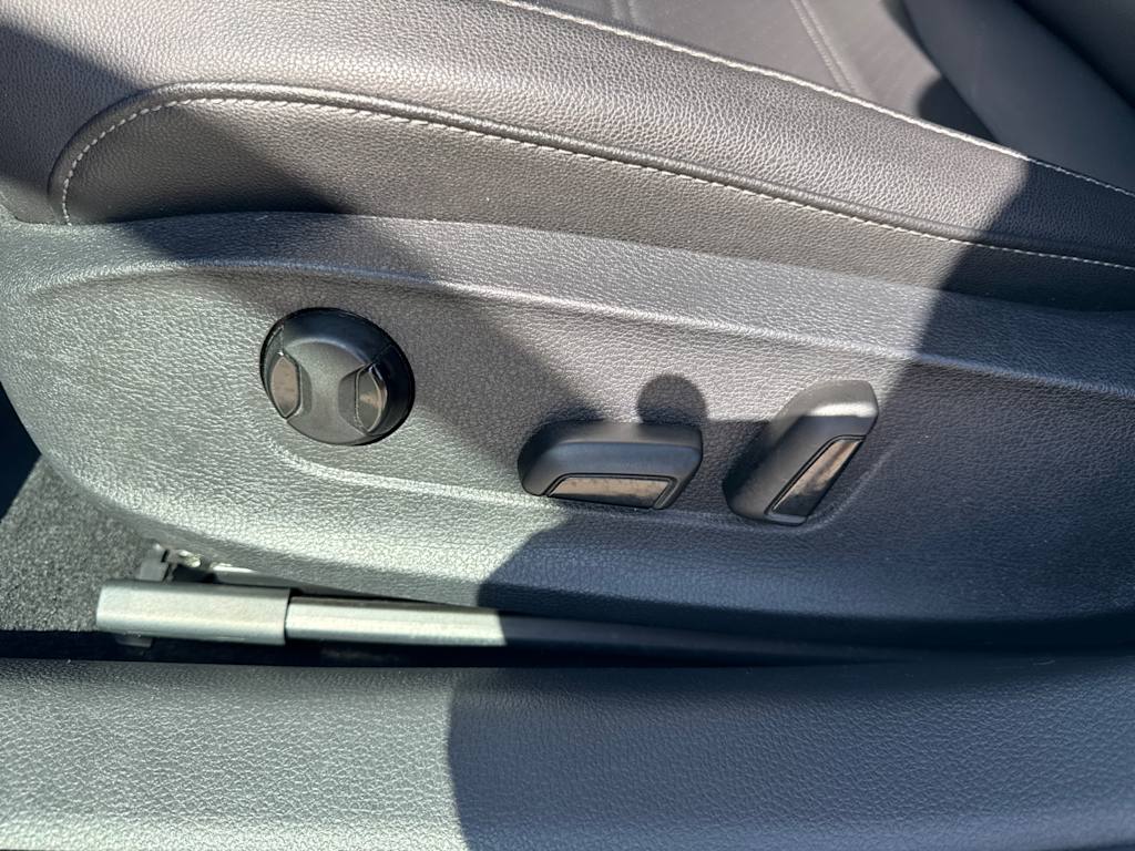 2021 Volkswagen Passat SE 24