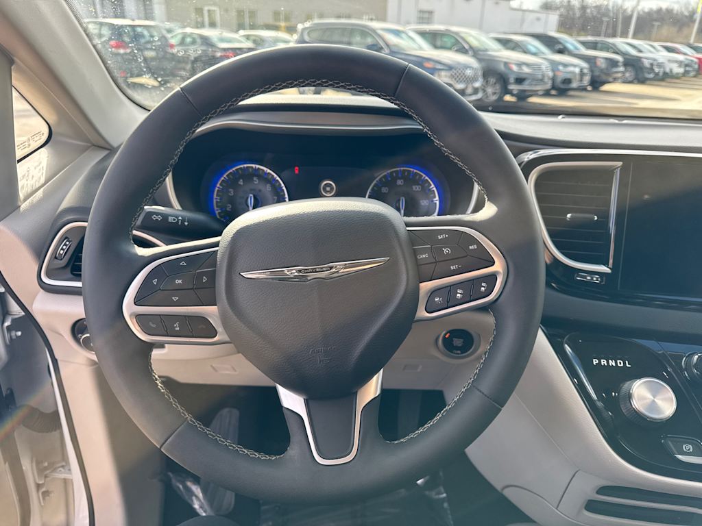 2022 Chrysler Pacifica Touring L 14