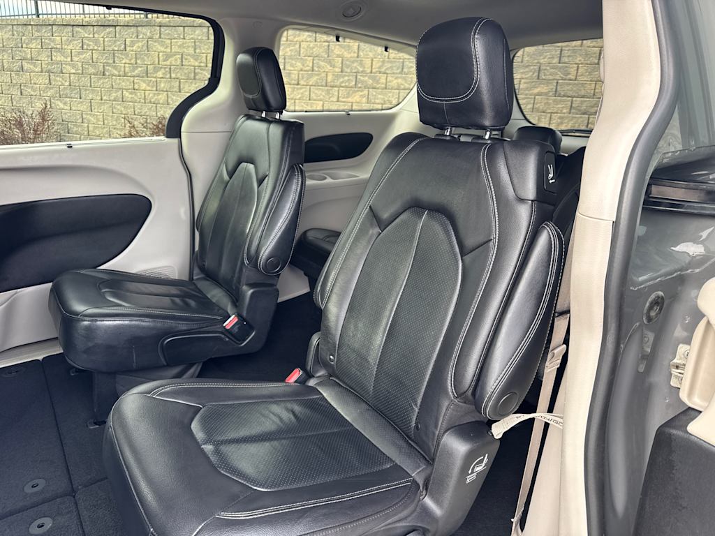 2022 Chrysler Pacifica Touring L 13