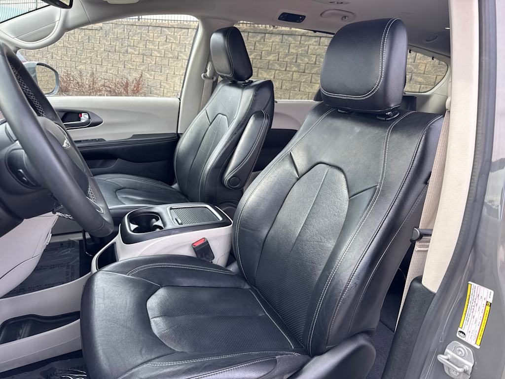 2022 Chrysler Pacifica Touring L 11