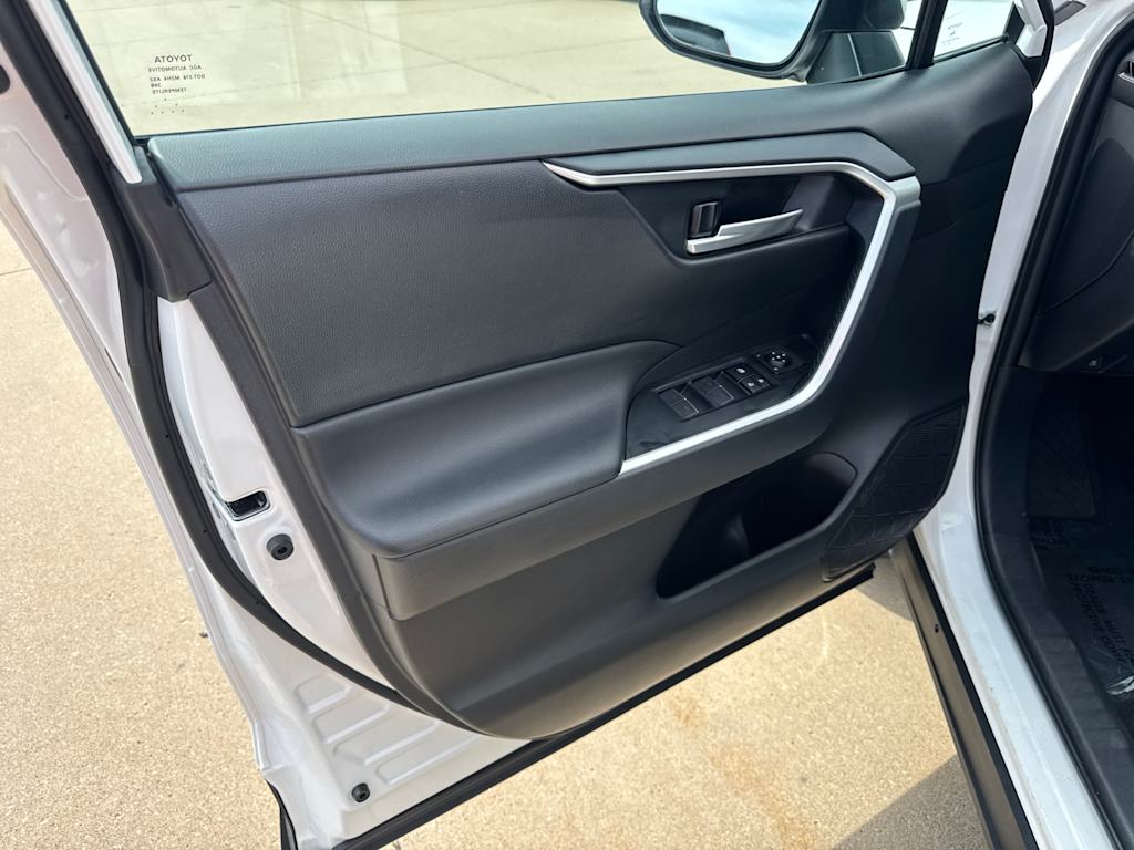 Thumbnail: 2025 Toyota RAV4 - 22