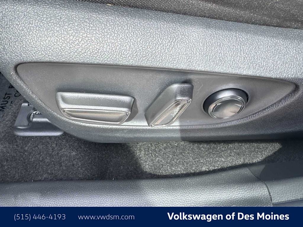 Thumbnail: 2025 Toyota RAV4 - 24