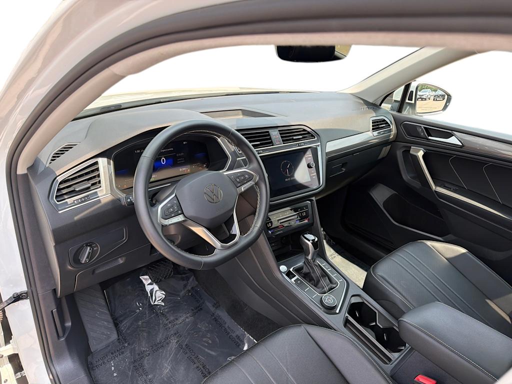 Thumbnail: 2023 Volkswagen Tiguan - 2