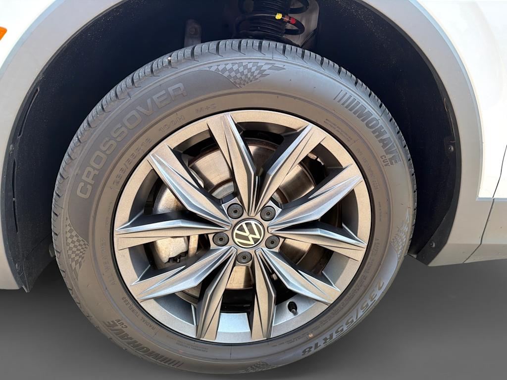 Thumbnail: 2023 Volkswagen Tiguan - 8