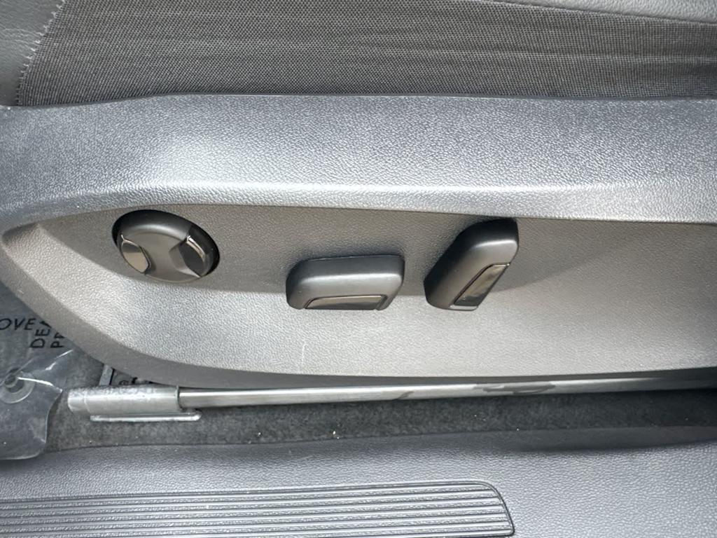 Thumbnail: 2024 Volkswagen Tiguan - 24