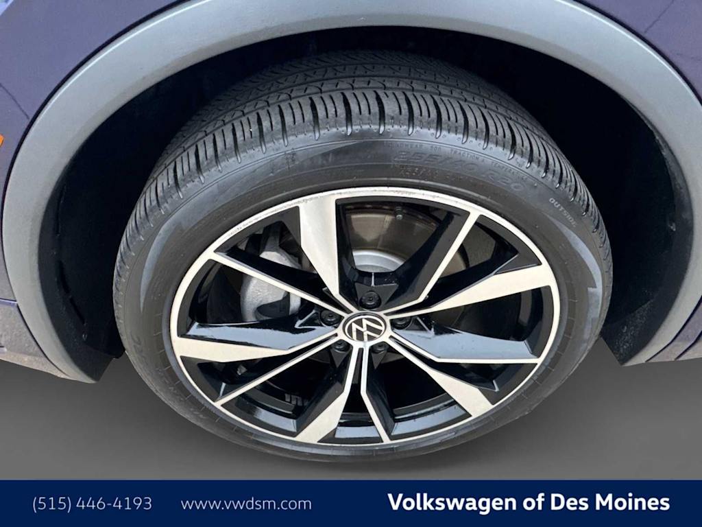 Thumbnail: 2022 Volkswagen Tiguan - 8