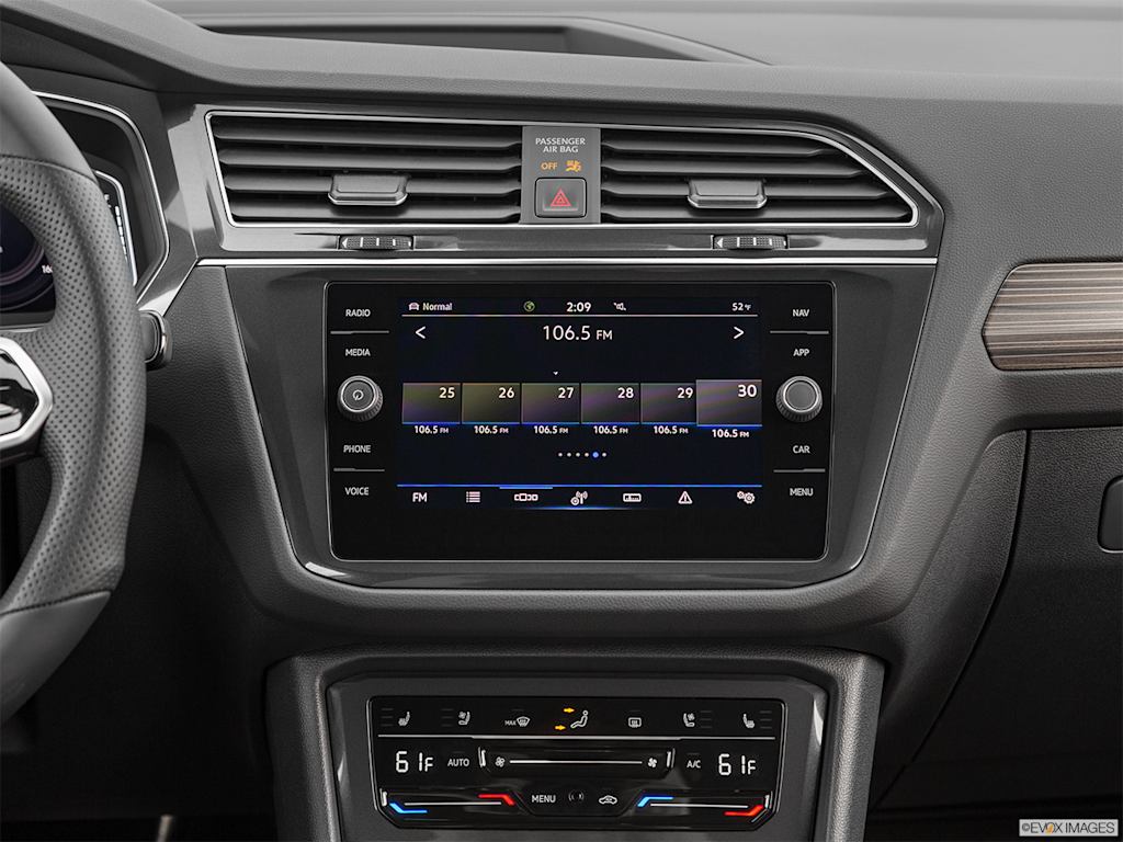 Thumbnail: 2022 Volkswagen Tiguan - 13