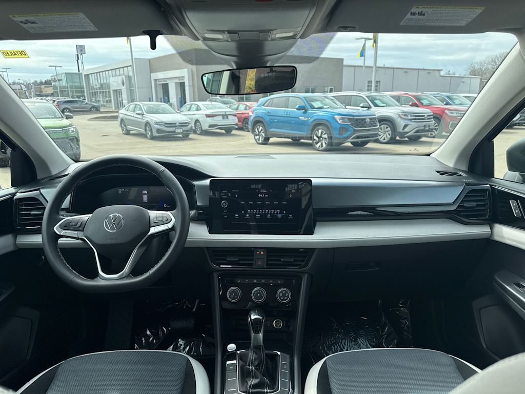 2025 Volkswagen Taos S 10
