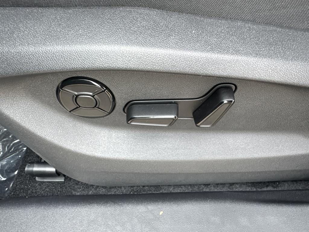 Thumbnail: 2025 Volkswagen Tiguan - 24