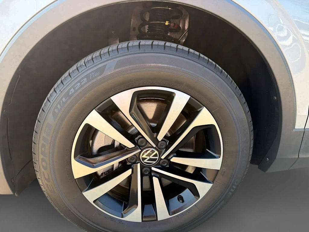 Thumbnail: 2023 Volkswagen Tiguan - 8