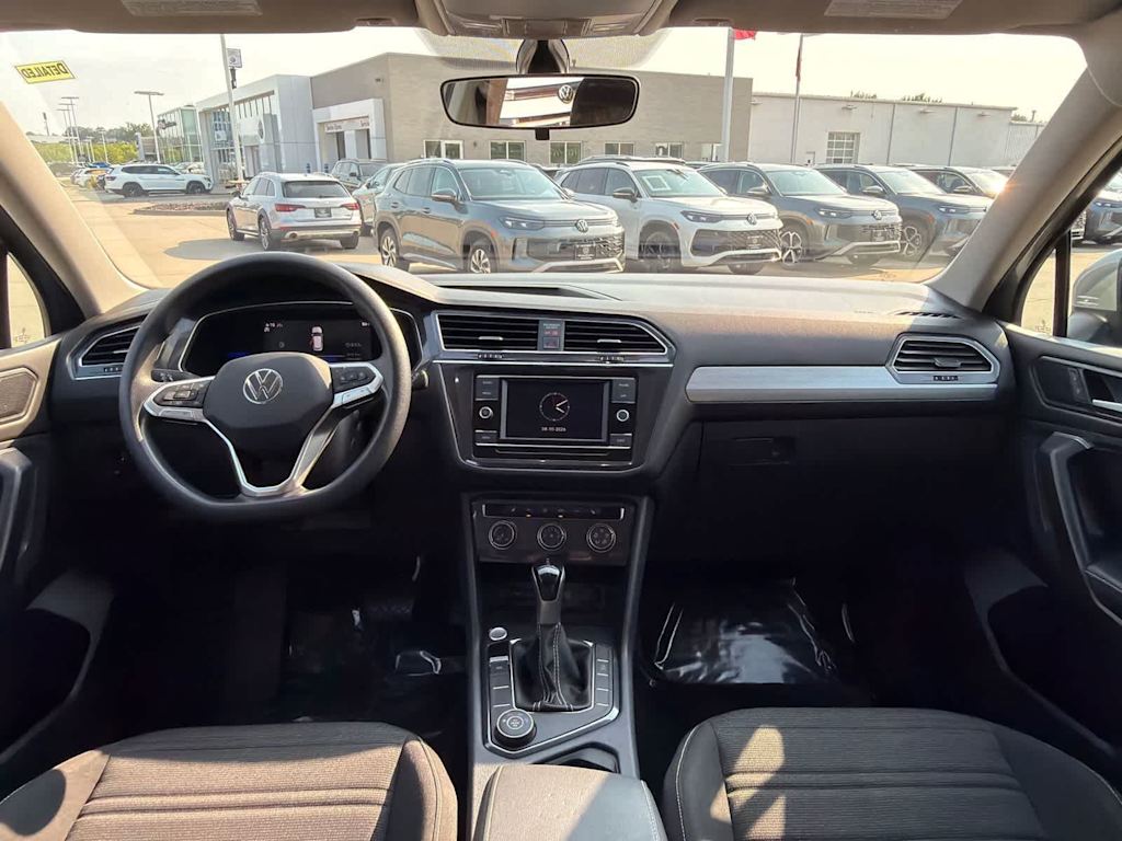 Thumbnail: 2023 Volkswagen Tiguan - 10