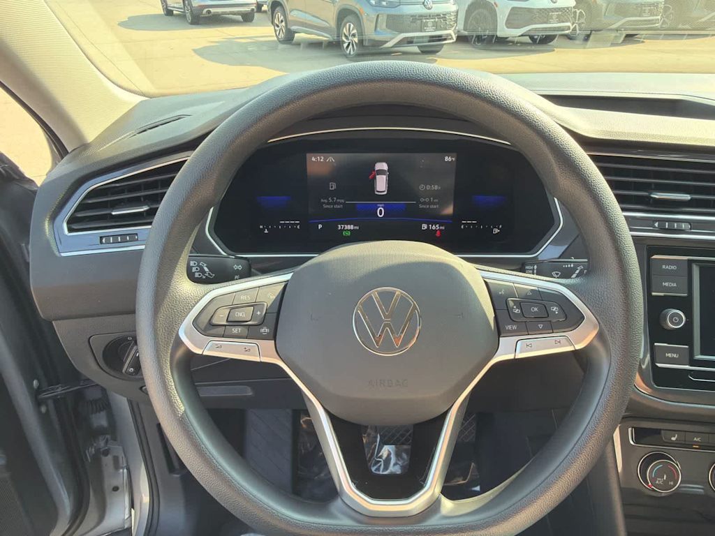 Thumbnail: 2023 Volkswagen Tiguan - 14