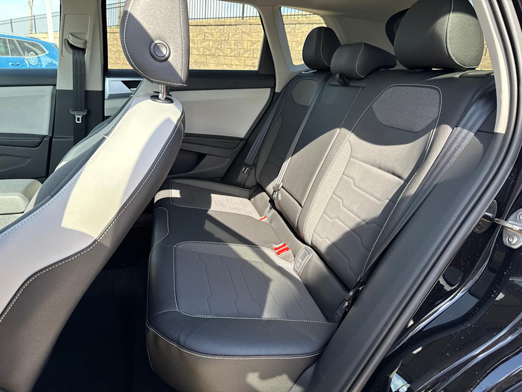 2025 Volkswagen Taos SE 13
