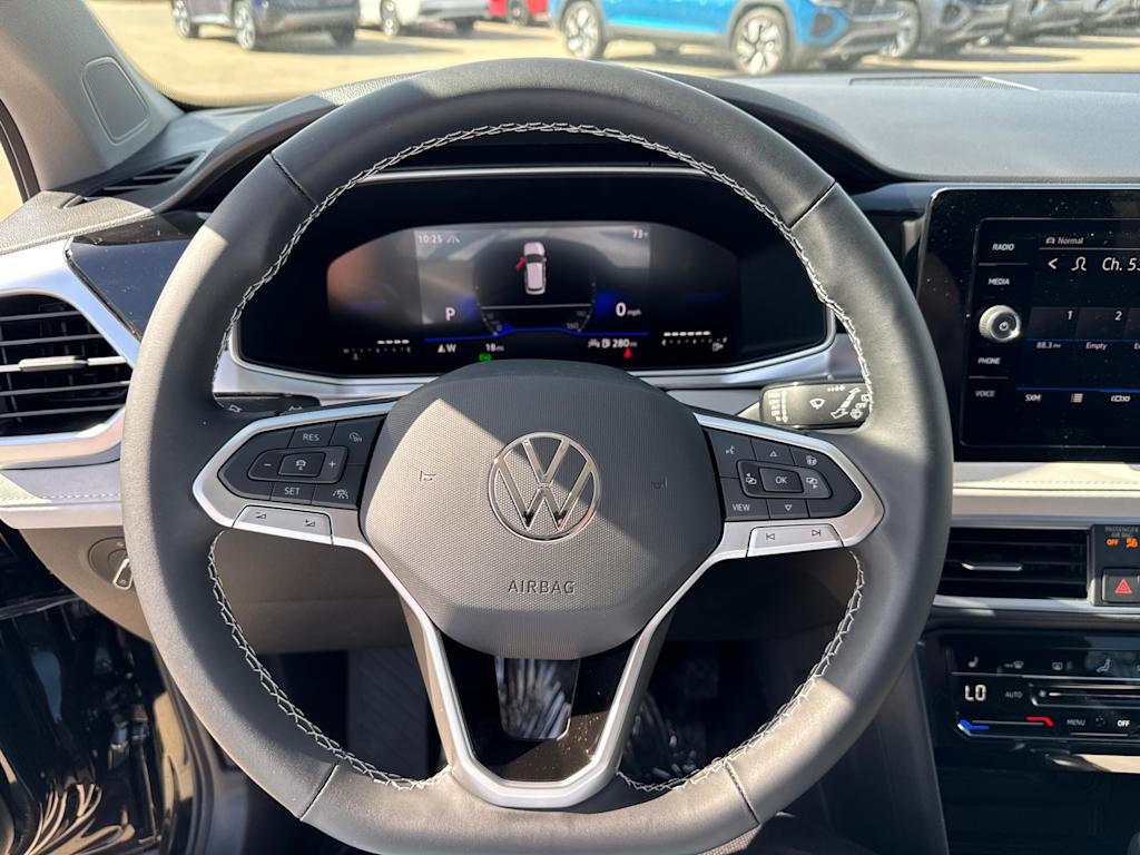 2025 Volkswagen Taos SE 14