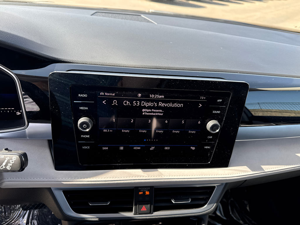 2025 Volkswagen Taos SE 15