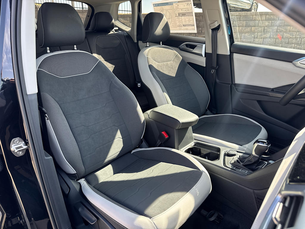 2025 Volkswagen Taos SE 12