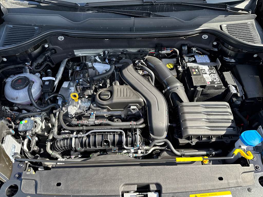 2025 Volkswagen Taos SE 9
