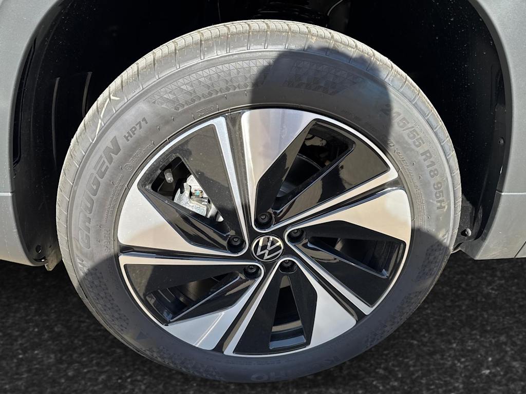 2025 Volkswagen Taos SE 8