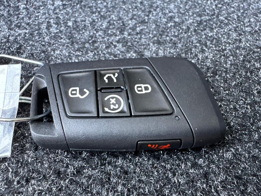 2025 Volkswagen Taos SE 18