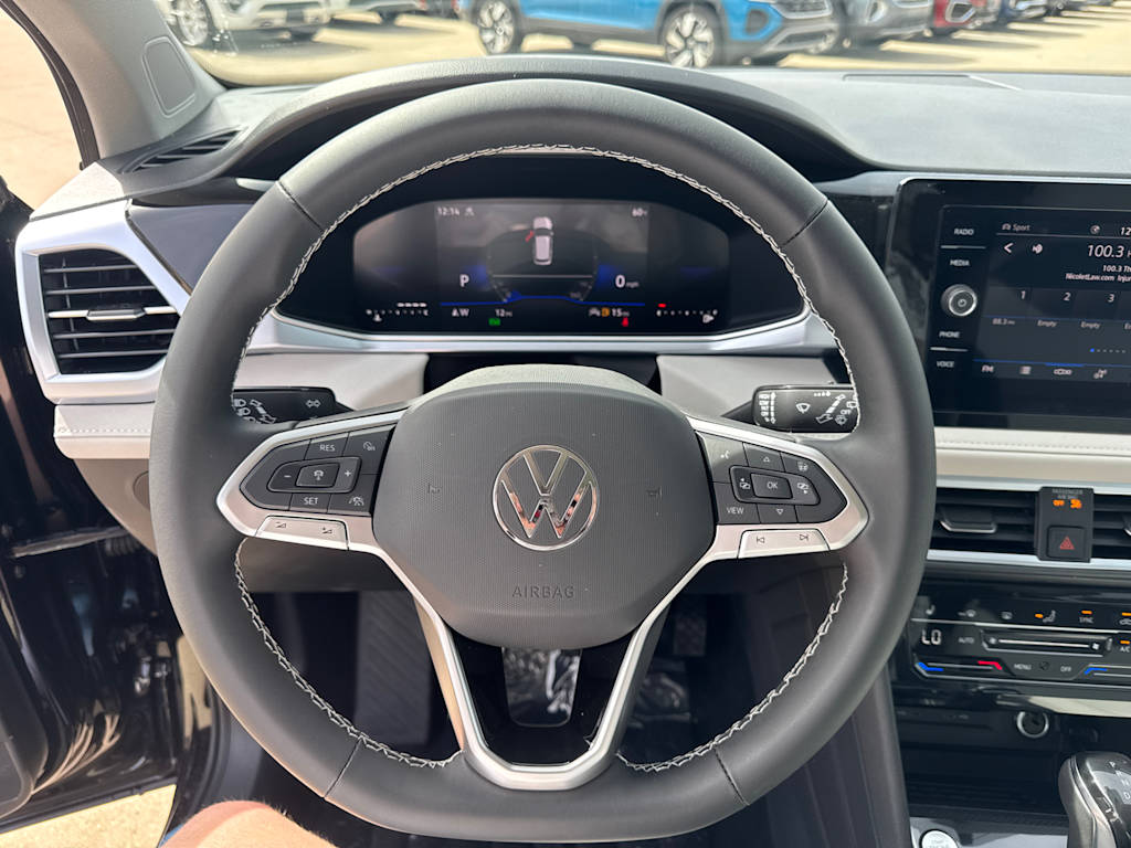2025 Volkswagen Taos SE 14