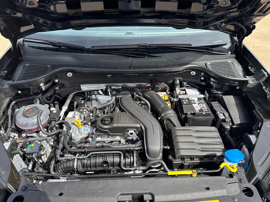 2025 Volkswagen Taos SE 9