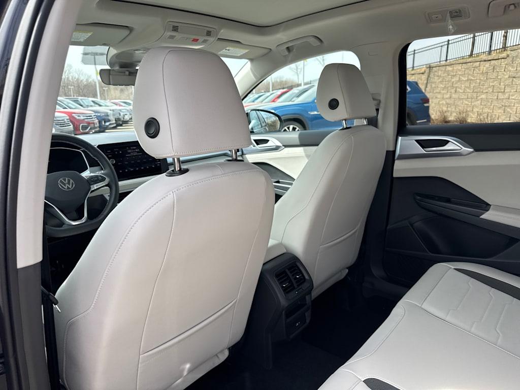 2025 Volkswagen Taos SE 21