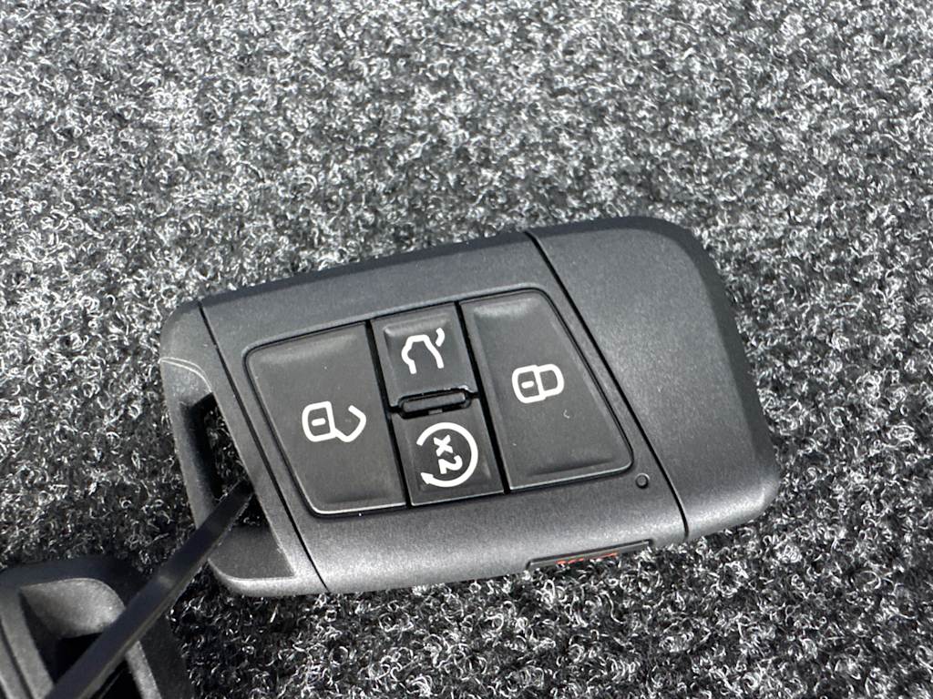 2025 Volkswagen Taos SE 19