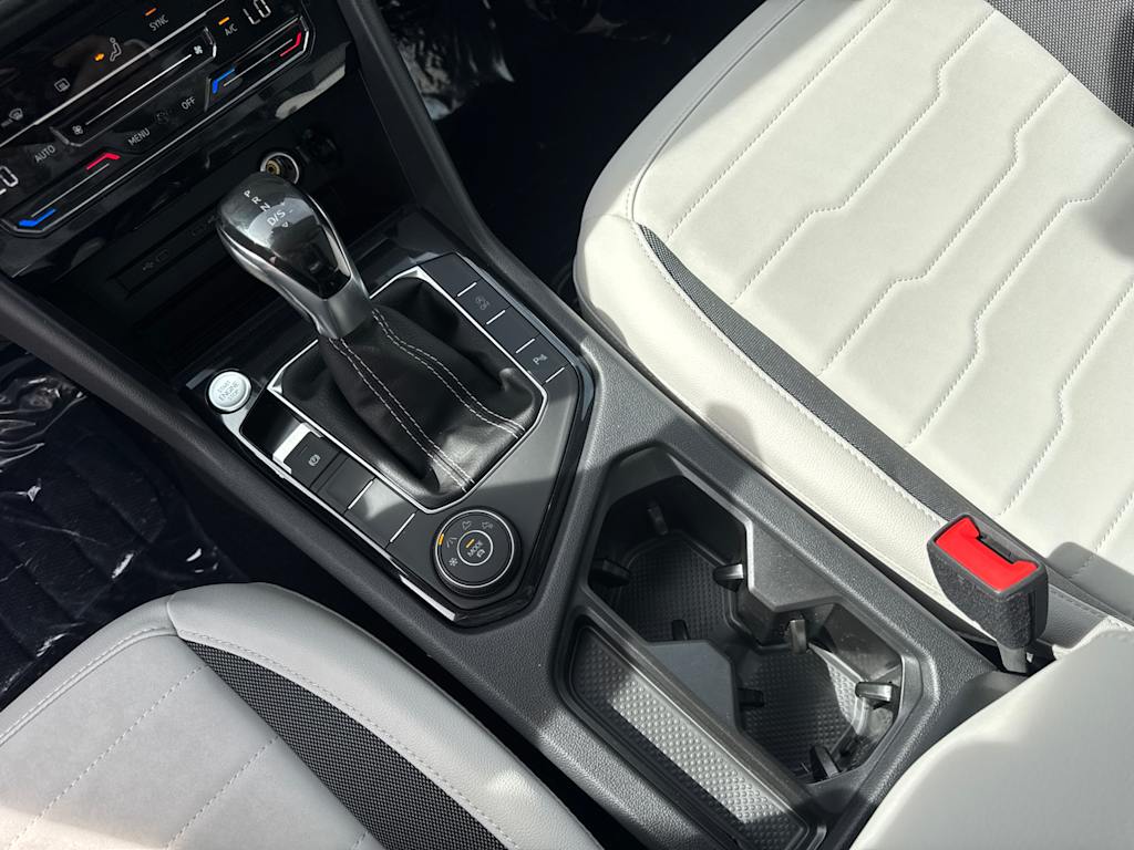 2025 Volkswagen Taos SE 16