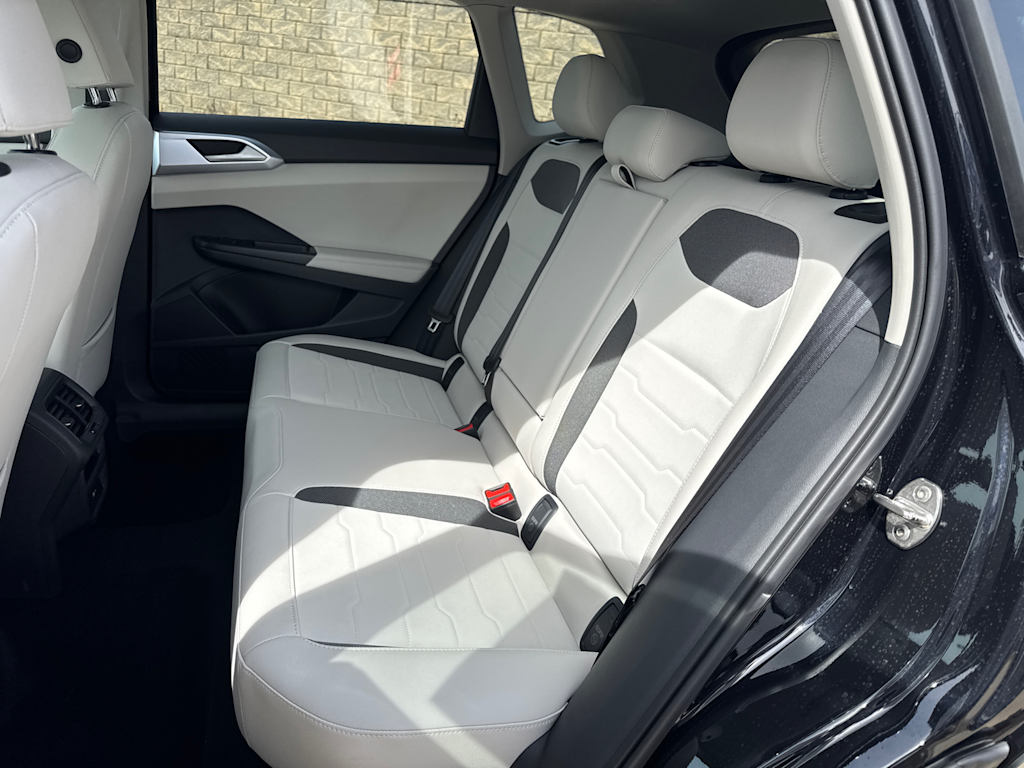2025 Volkswagen Taos SE 13