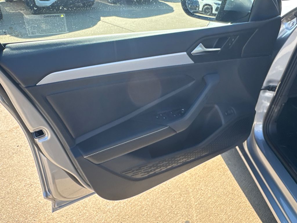 Thumbnail: 2025 Volkswagen Jetta - 22