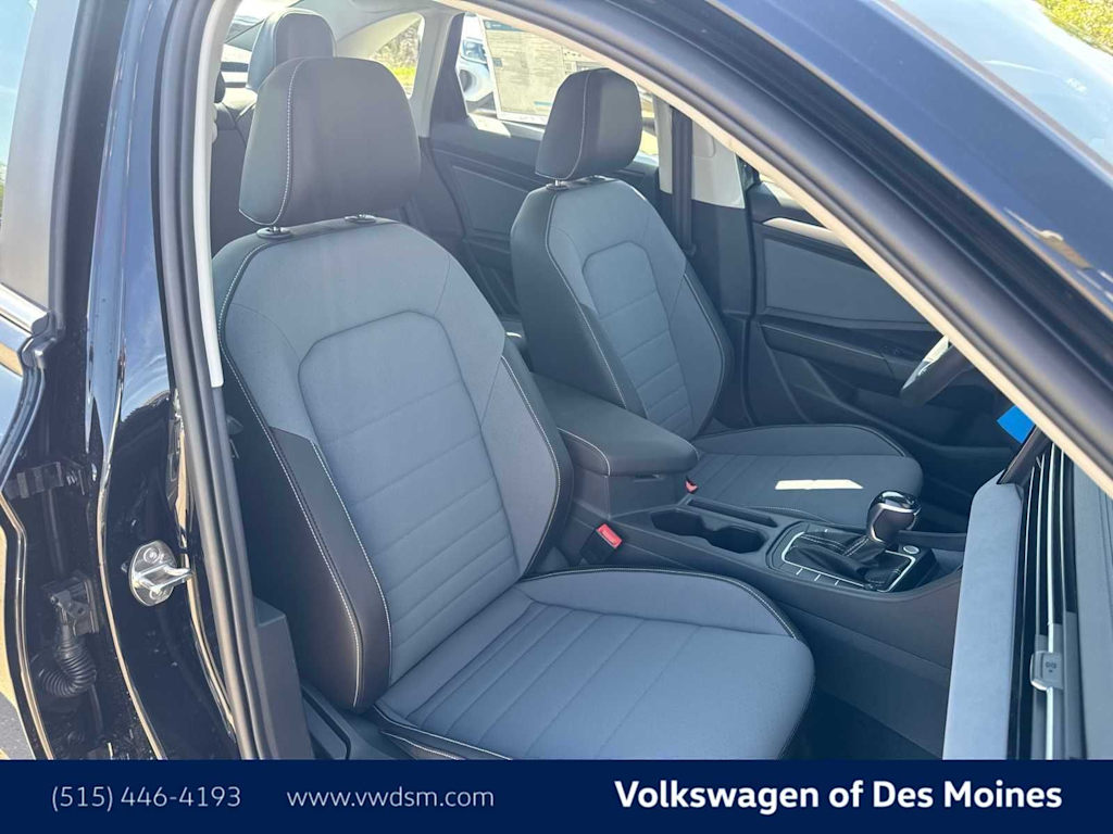 2026 Volkswagen Jetta SE - Photo 12