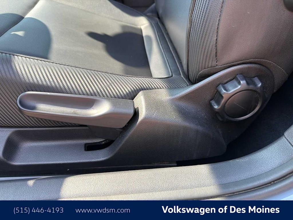 Thumbnail: 2014 Volkswagen Beetle - 22