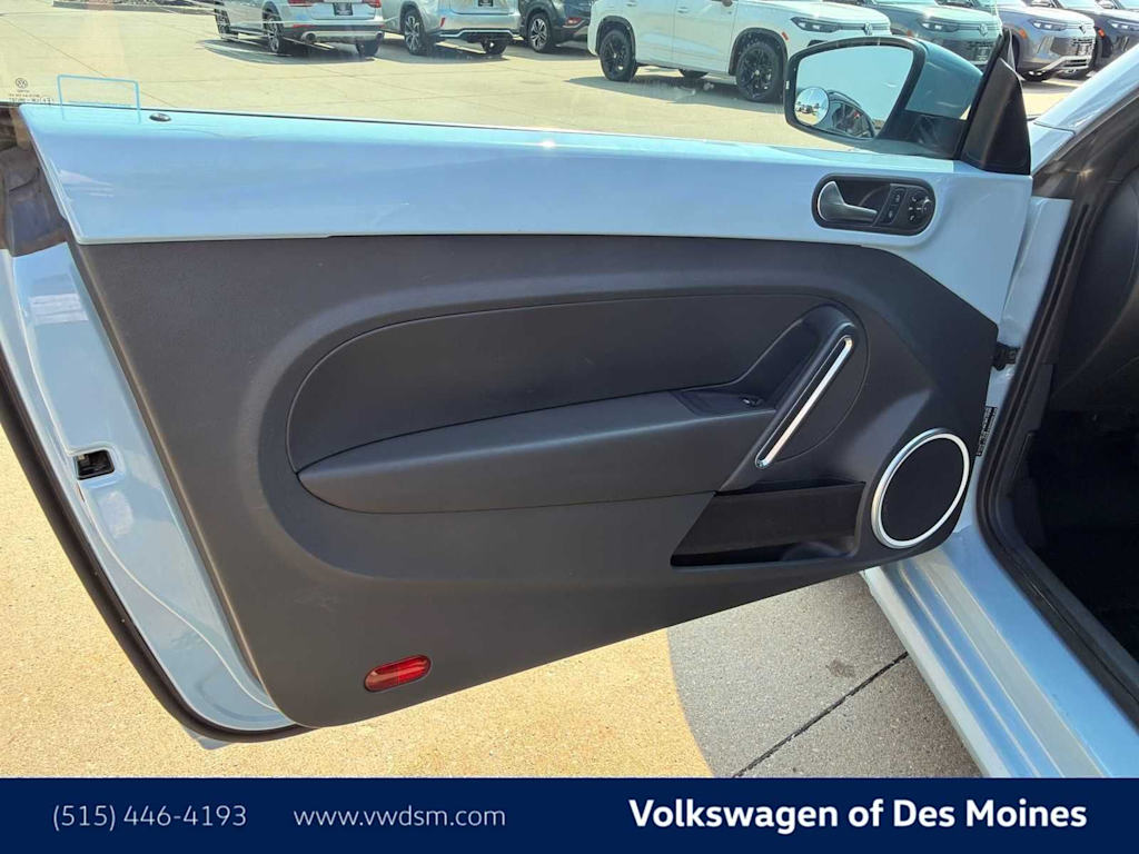 Thumbnail: 2014 Volkswagen Beetle - 20