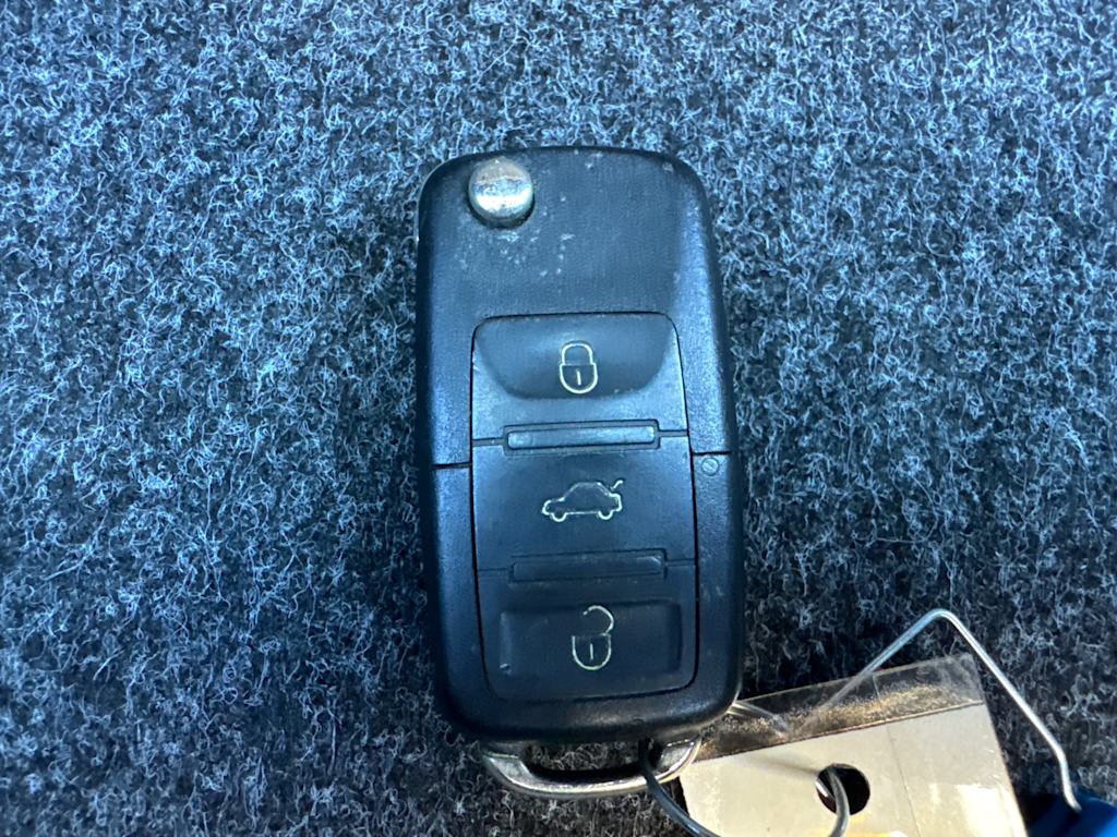 Thumbnail: 2007 Volkswagen New Beetle - 18