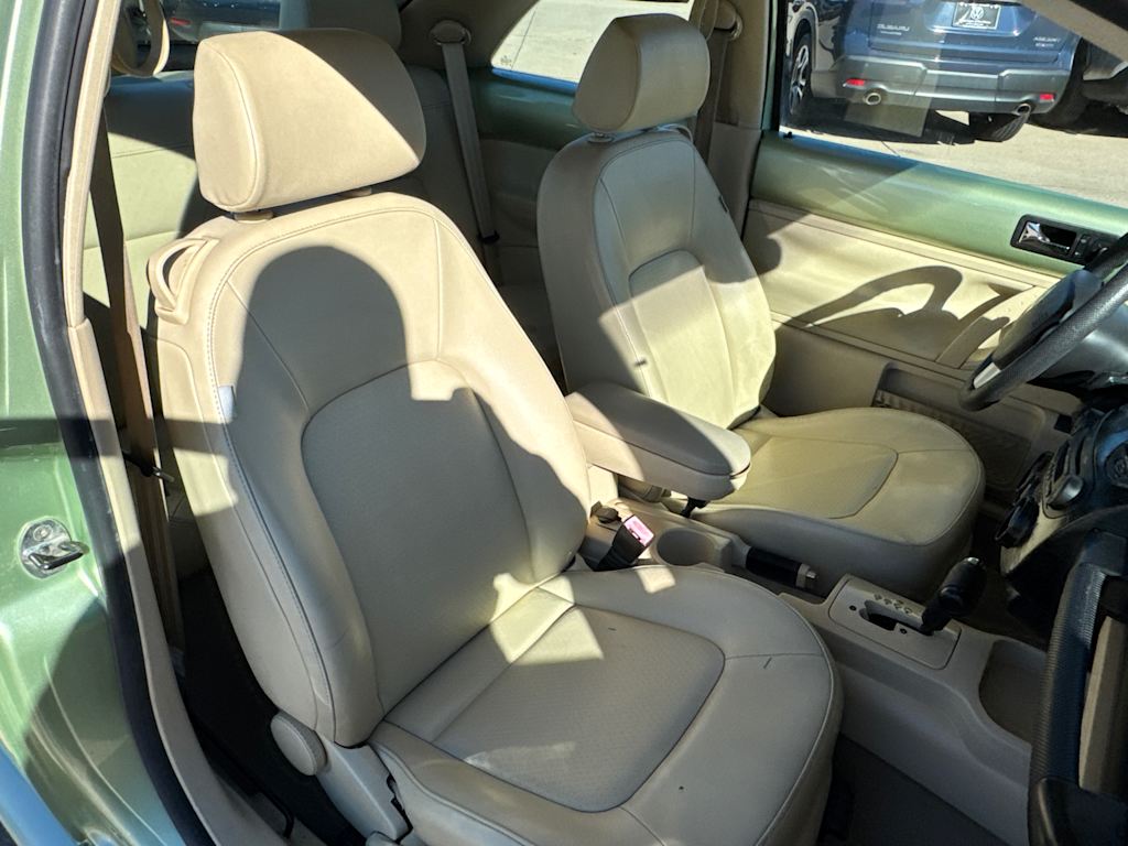 Thumbnail: 2007 Volkswagen New Beetle - 12