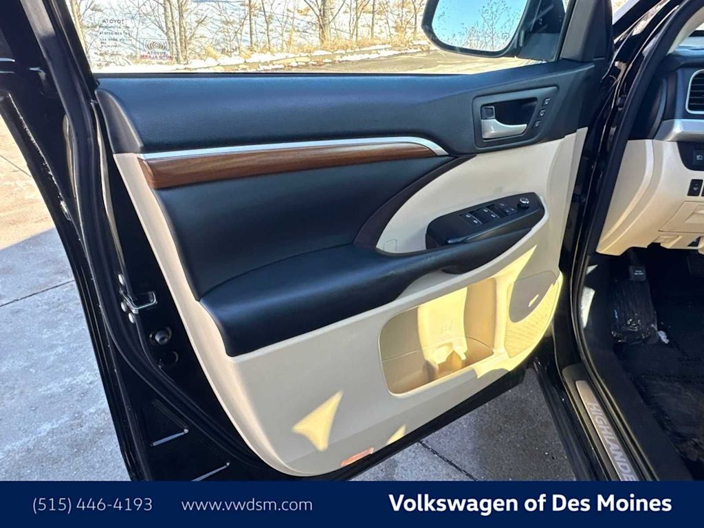 Thumbnail: 2018 Toyota Highlander - 22