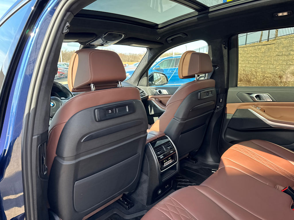 2022 BMW X7 xDrive40i 21