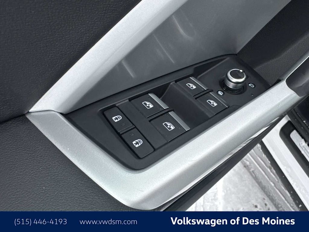 Thumbnail: 2025 Audi Q3 - 23