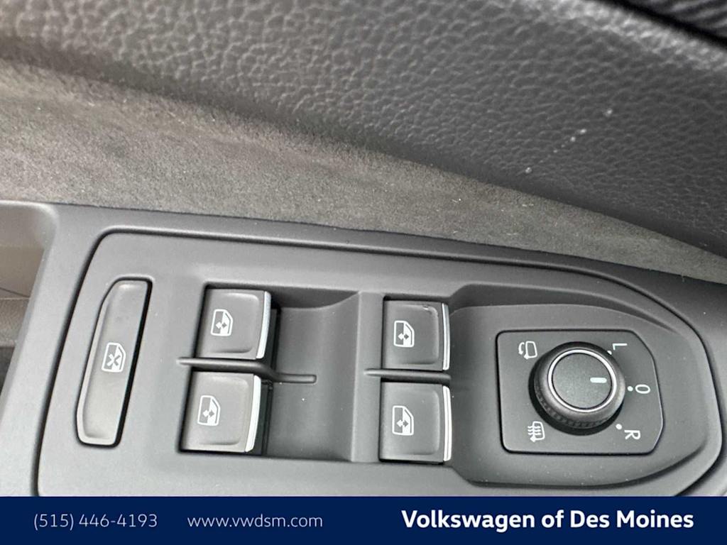 Thumbnail: 2025 Volkswagen Golf - 21